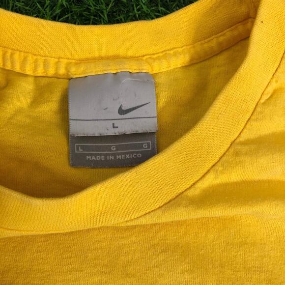 Vintage ’03 Yellow Nike Hood to Coast ‘Race’ Graphic Tee - Picture 4 of 4